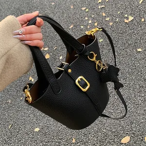 Vintage Damen Beuteltasche Litchi Textur PU Leder Schulter Umhängetasche Mit Elefantenanhänger Für Den Täglichen Büro Alltag