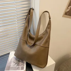 Sac Seau en Cuir PU de Grande Capacité Rétro Couleur Unie Sac à Épaule Sous le Bras pour Femmes Trajet Quotidien Décontracté