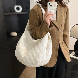 White quilted bubble texture tote bag with large capacity for autumn/winter daily style