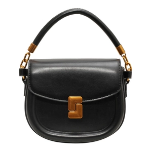 Borsa a sella classica in pelle nera con dettagli metallici dorati e manico superiore