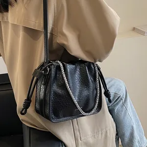 Women Ruched Bucket Bag Lychee Grain PU Leather Crossbody Bag With Silver Metal Chain Drawstring Shoulder Bag Daily Dating Retro Purse