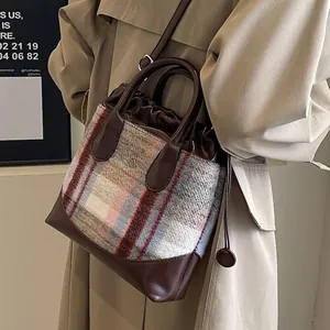 Sac Seau Patchwork à Carreaux Vintage Femmes Cuir PU Laine Sac à Main Cordon Sac à Bandoulière Décontracté Fourre-tout Mode