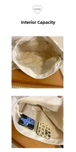 Vista interna della grande borsa tote con tasche interne organizzate e una cerniera