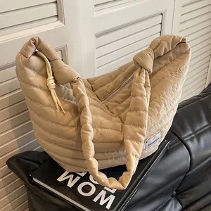 Sac à Épaule Matelassé pour Femmes en Nylon Grande Capacité Sac Hobo à la Mode Fourre-tout Noué pour Voyage Quotidien