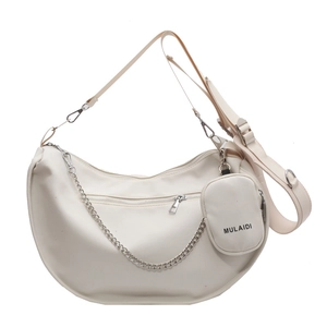 Sac bandoulière demi-lune blanc crème minimaliste avec chaîne et petite pochette ronde