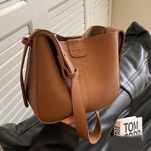 Ensemble Sac Seau en Cuir PU Mode Femme Vintage Texture Litchi Sac Bandoulière Avec Petite Pochette Bandoulière Réglable Tote Casual