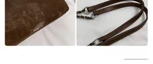 Vue détaillée de la texture vintage en similicuir marron foncé et chaîne argentée