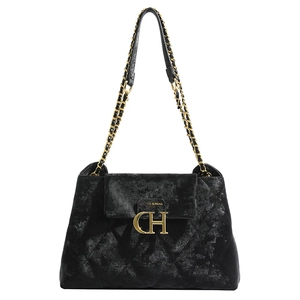 Sac bandoulière noir matelassé avec chaîne dorée et fermoir métallique sur fond blanc