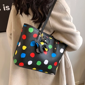 Sac cabas noir chic à pois colorés, lanières longues et breloque en forme de petit chien