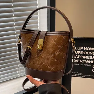 Women Vintage Quilted Bucket Bag Fashion PU Leather Crossbody Bag Gold Turn Lock Elegant Shoulder Bag Korean Style Handbag