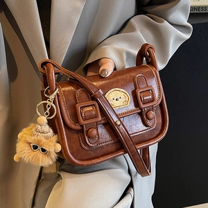 Sac bandoulière marron vintage avec broderie smiley et pompon en peluche pour femme