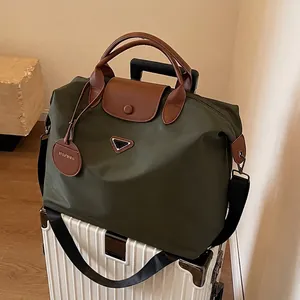Grand Sac en Nylon pour Femmes Grande Capacité Sac à Bandoulière Imperméable Avec Garniture en Cuir Plaque Triangulaire Sac à Main de Mode Voyage Travail