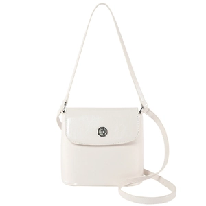 Minimalistische crèmewitte leren crossbodytas met gepolijste zilveren ronde logoplaat