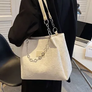 Sac Fourre-tout Vintage Jacquard Floral Femmes Grande Capacité Sac à Épaule Avec Chaîne en Métal Fleurs Fourre-tout