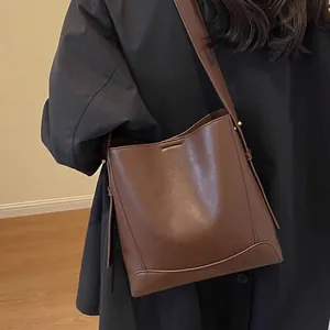 Borsa a Secchiello da Donna Retro Minimalista in Pelle PU Grande Capacità Borsa a Spalla Tracolla Elegante da Pendolare Quotidiana