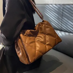 Borsa Tote Grande Capacità da Donna in Pelle PU Trapuntata a Rombi Borsa a Tracolla alla Moda per Pendolari e Viaggi Borsa a Mano a Cuscino