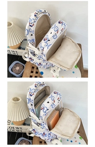 Détail du grand sac à dos blanc avec motif chien de dessin animé et peluche