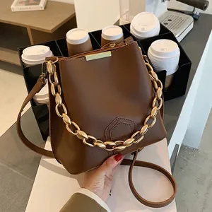Borsa a Secchiello in Pelle PU Vintage da Donna Con Catena Grossa Dorata Grande Capacità Tracolla Moda Retrò Borsa Quotidiana
