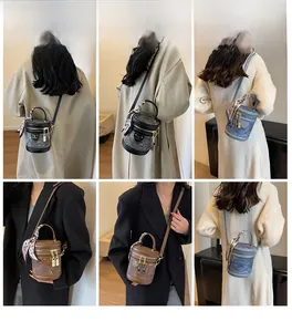 Collage de mini sacs seaux cylindriques avec foulards imprimés et bandoulières