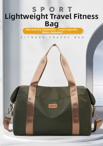 Détail macro du sac Oxford vert imperméable avec séparation humide-sec et logo