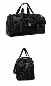 Détails du sac de voyage camouflage noir imperméable avec poignées et logo sport