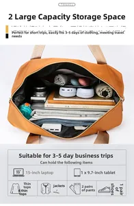 Vue intérieure du sac de voyage orange avec un ordinateur 15 pouces et des vêtements