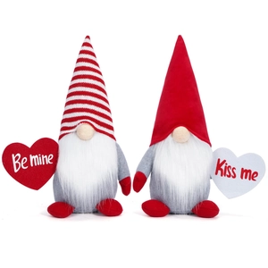 Paire de gnomes de la Saint Valentin avec chapeaux à rayures et cœurs Be Mine et Kiss Me