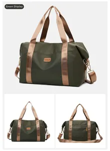 Détails du grand sac de voyage vert en tissu Oxford avec ferrures dorées et sangle