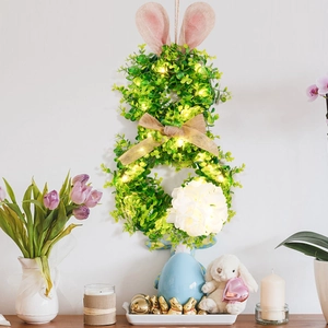 Détail macro de la couronne de lapin de Pâques avec LED chaudes et oreilles en lin