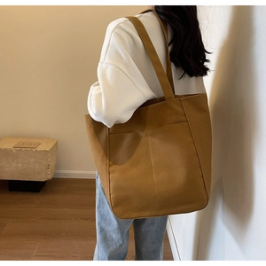 Bolso tote grande de lona marrón con bolsillo frontal para el uso diario y el trabajo