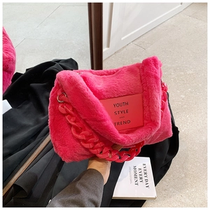 Detail of fuzzy rose pink faux fur tote bag with trendy chunky plastic chain handle