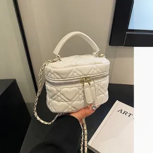 Women Heart Quilted Vanity Box Bag Mini PU Leather Chain Crossbody Shoulder Bag For Daily Fashion Sweet Small Handbag
