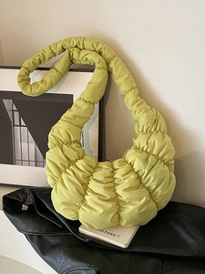 Leuchtend lindgrüne Stepptasche mit modischer Raffung und weichem Nylon-Finish für Damen
