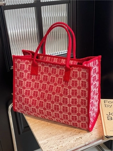 Red wedding tote bag featuring festive double happiness woven patterns and large capacity