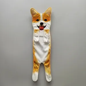 Dettaglio dell'asciugamano lungo in peluche Corgi che mostra la microfibra e 25 pollici