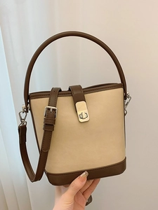 Retro contrast color bucket bag in beige and brown leather with silver twist lock buckle