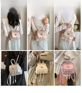 Mini-Schmetterlingsrucksack in mehreren Farben mit Lifestyle-Model-Aufnahmen und Styling