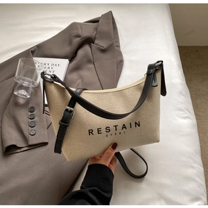 Sac à main tissé beige avec imprimé noir et bandoulière réglable pour le quotidien