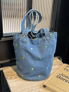 Damen Floral Tulpen Bestickt Denim Beuteltasche Große Kapazität Lässige Schulterhandtasche Mit Magnetverschluss Für Den Alltag