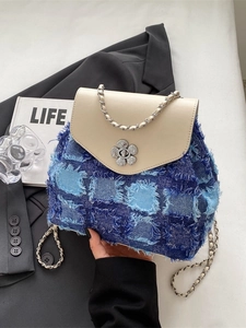 Mini-Rucksack aus Denim-Patchwork mit Fransen und floralem Metalldrehverschluss für Damen