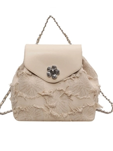 Mini-Rucksack aus Segeltuch in Off-White mit Vintage-Fransen und floraler Metallschnalle