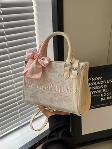 Damen Mode Stickerei Schmetterling Tote Bag Mit Satin Schal Schleife Dekor Kleine PU Leder Handtasche Schulter Umhängetasche