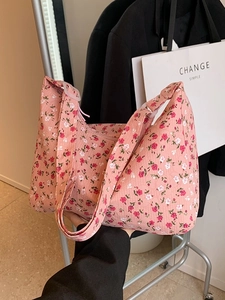 Sac fourre-tout rose à fleurs avec motifs d'été et large bandoulière