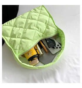 Bolso tote acolchado verde claro con gran capacidad para paraguas y cosméticos diarios