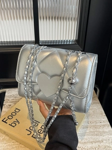 Women's Elegant Quilted Crossbody Bag Fashion Heart Buckle PU Leather Small Square Bag With Chain Strap Daily Shoulder Bag