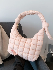Bolso acolchado rosa claro con asas anudadas y tejido de nailon de estilo coreano