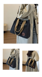 Grand sac cabas en toile noire pour le travail, présenté sous plusieurs angles sur un modèle