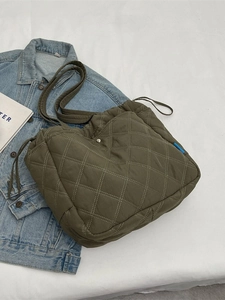 Sac fourre-tout matelassé vert olive à grande capacité et cordon de serrage femme
