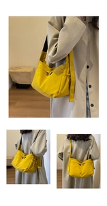Détail du sac cabas jaune en nylon avec poches zippées fonctionnelles et sangles réglables