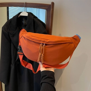 Sac bandoulière en toile orange vif avec sangle réglable et fermeture à glissière double